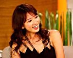 两大美女拼人气 萧蔷东区唱歌 林志玲西区走秀
