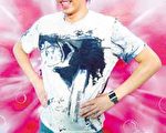 林志炫參加群星演唱會 與「美女保鏢」寸步不離