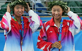 组图：李婷和孙甜甜网球项目赢得金牌