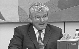 英部長與華人代表共商移民問題