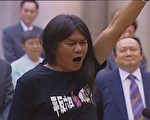 梁国雄自创宣誓仪式  成功就任立法会议员
