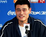 组图：NBA季前赛 中国赛场火爆