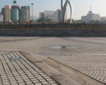 北京延庆妫川广场出现“踩江”图