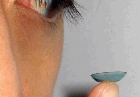 新加坡科学家发明出自动投药隐形眼镜