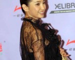贺岁片《天下无贼》提前上映  刘德华与李冰冰各出绝活儿