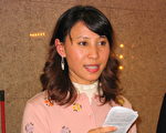 香港新唐人新年晚会主持─成熟与温婉的佳配