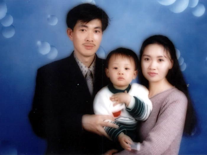 圖:邵慧一家三口。(明慧網)