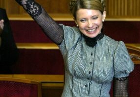 乌克兰议会星期五确认“美女总理”