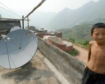 中国农家屋顶的卫星电视接收‘小锅’。（getty images）