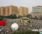 2005年3月26日,台灣326的遊行隊伍抵達終點凱達格蘭大道。(AFP)