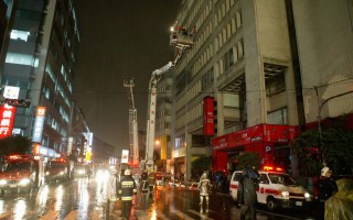 新店大樓失火 42人受困頂樓獲救