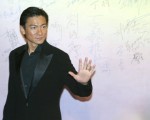 金像獎頒獎典禮 黃秋生得意擁抱林志玲