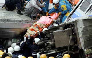 日本火車出軌慘劇  最少59死441傷