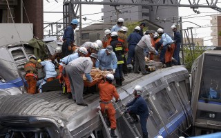 日火車事故死者增至90人