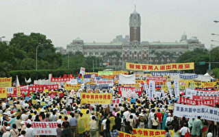 台灣聲援退黨 凱道旗飄上萬民眾參與