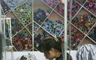 组图：深圳一纺织厂工作环境面面观