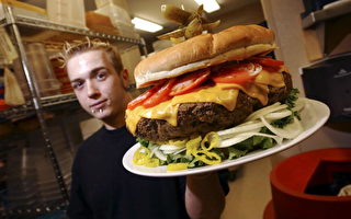 汉堡大战升级 美餐厅推出15磅大汉堡