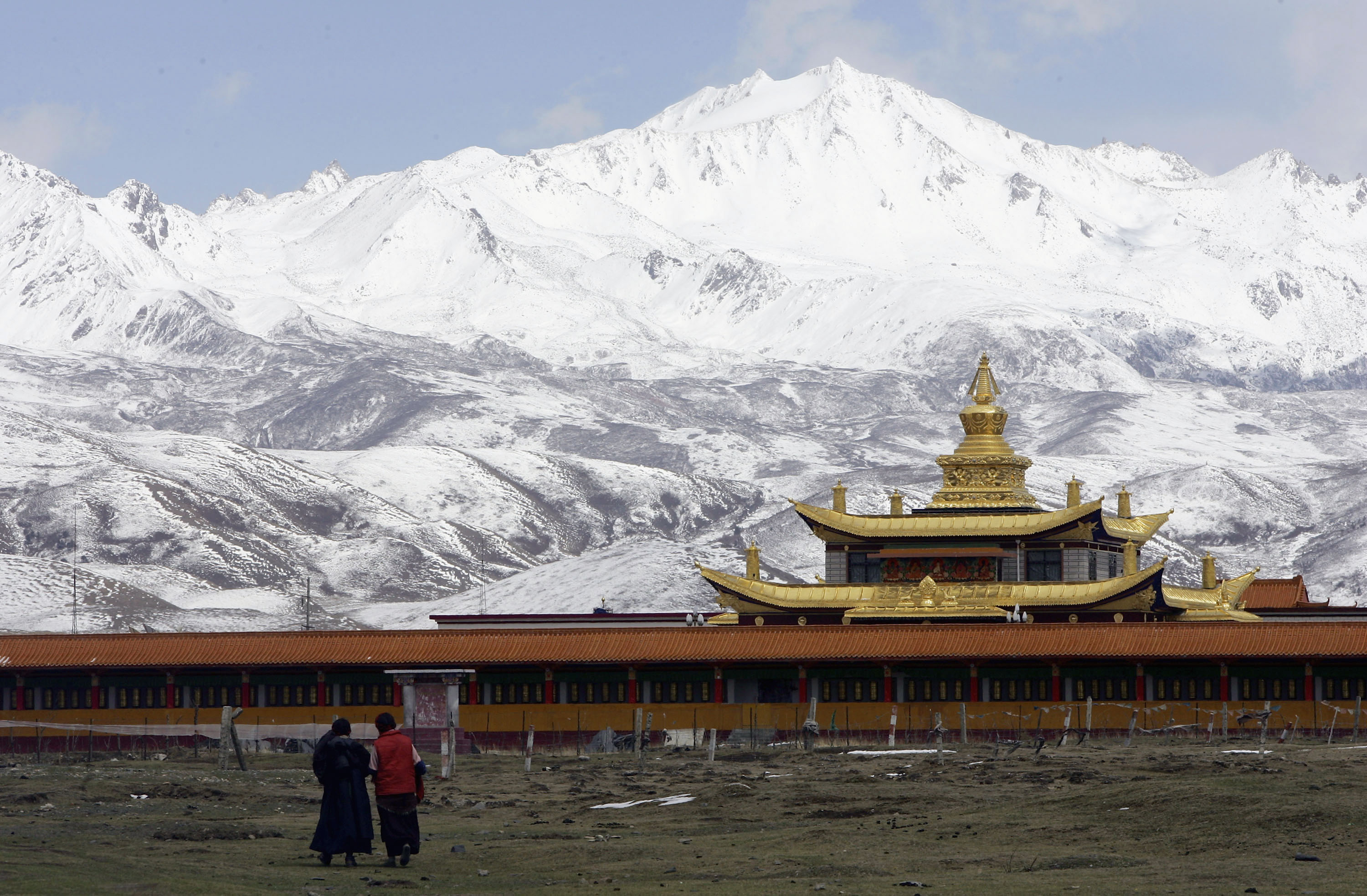 Н тибет. Провинция КНР Tibet. Непал и Китай. Храм в Лхасе. Тибетский храм Гималаи.