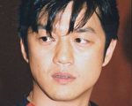酒吧開張 不見“老板娘”王菲 李亞鵬孤坐