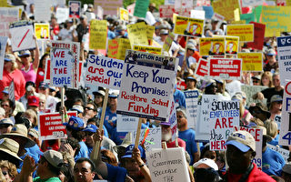 加州州长阿诺施政不当  遭遇最大抗议游行