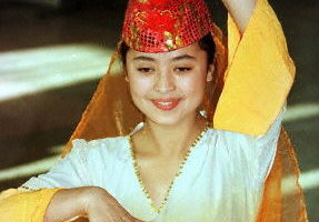 华丽的维吾尔族服饰