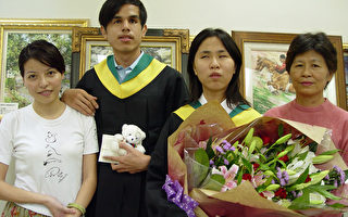 台湾外语学院两全盲生克服身障 顺利毕业
