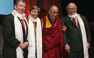 达赖喇嘛柏林颁发“真相之光”奖