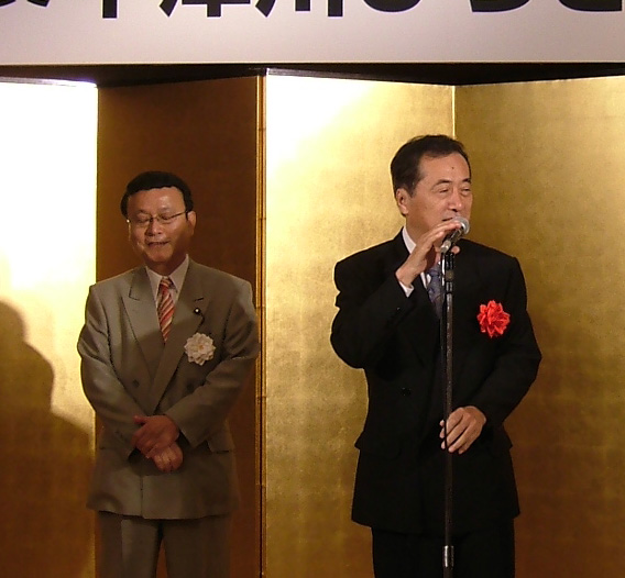 民主党前党首菅直人到场加油(大纪元)