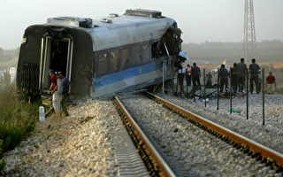以色列货车撞火车2百伤亡
