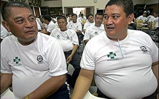 八十五名曼谷交通警察被要求减肥