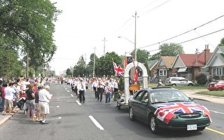 多伦多法轮功学员参加加拿大国庆日游行