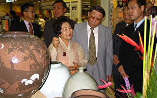 多伦多展出功能特殊的韩国陶器