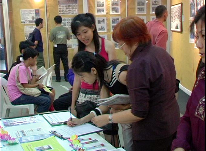 民眾簽名支持反迫害(明慧網)
