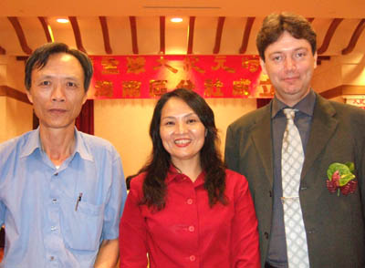 貴賓雲集,左起文化資產創意產業資訊網李勝利,大紀元南區分社公關副總陳曉薇,副社長莫大衛。(大紀元) 貴賓雲集,左起文化資產創意產業資訊網李勝利,大紀元南區分社公關副總陳曉薇,副社長莫大衛。(大紀元)