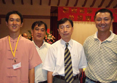 貴賓雲集,左起,大紀元南區分社業務部劉嘉新,河堤社區發展協會委員曾武賢,永信網路科技公司總經理高鴻炫,永信網路科技公司經理趙虹祥。(大紀元) 貴賓雲集,左起,大紀元南區分社業務部劉嘉新,河堤社區發展協會委員曾武賢,永信網路科技公司總經理高鴻炫,永信網路科技公司經理趙虹祥。(大紀元)