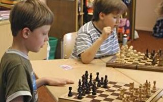 8岁男童缔造历史 击败国际象棋特级大师