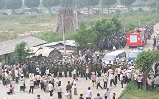 组图:千名特警袭击太石村民