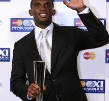 〈足球〉小罗纳尔多获世足协会年度最佳球员