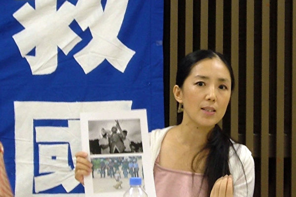 新唐人记者高洁在演讲中(大纪元) 新唐人记者高洁在演讲中(大纪元)