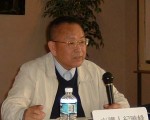 《中華評述》責任主編紀曉峰在洛杉磯第五次九評研討會上發言。(大紀元記者袁玫攝)