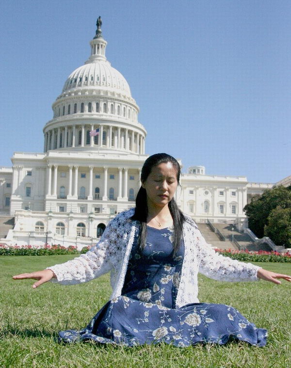 2005年李偉勛在美國國會大厦前煉功