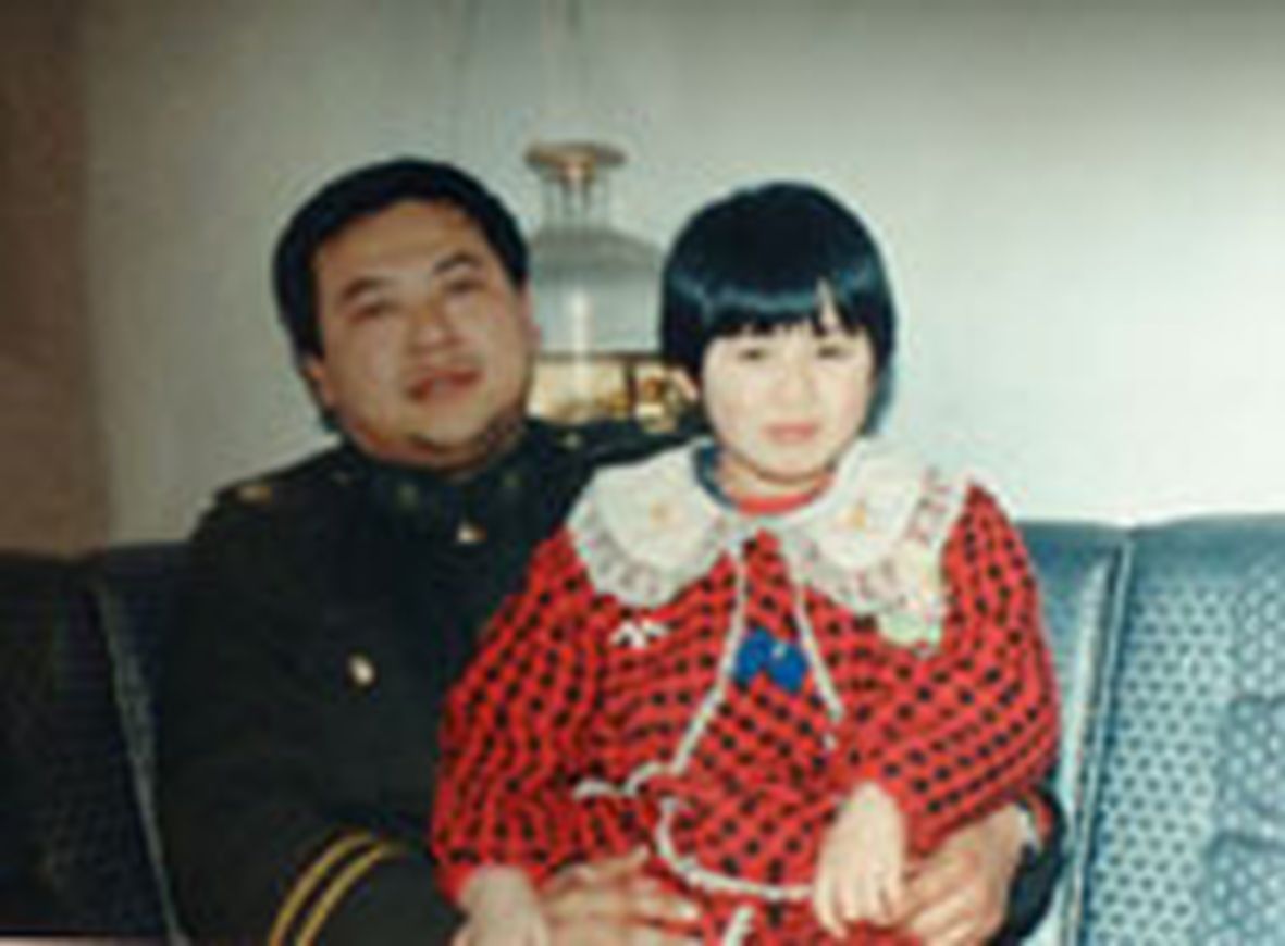 曾是派出所所長的孫繼宏和女兒玉博合照