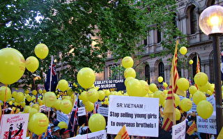 组图：悉尼万人抗议越共庆60周年晚会