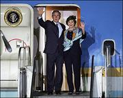 布希抵達阿根廷參加美洲國家高峰會議