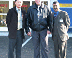 從左至右 Restaurant Depot 的營銷人員 Paul Kornkamol、Timothy McDonnell和Al Rashid  /(大紀元)
