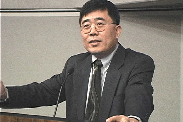 美國大學理事會AP中文考試發展委員會主席﹑肯楊學員教授白建華。(大紀元) 美國大學理事會AP中文考試發展委員會主席﹑肯楊學員教授白建華。(大紀元)