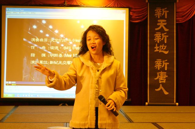 音樂文藝復興聯盟的旅義女高音張佳慧在會上以義大利名曲獻唱。