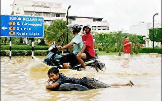洪水袭击马来西亚　五千多人撤离