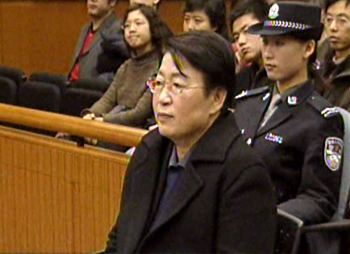 韓桂芝是黑龍江省「組織性腐敗」核心人物,與17年前的塔和縣殺妻滅子案和兩年前的寶馬撞人案有關係。圖為韓被判死緩罪。大紀元資料圖片。