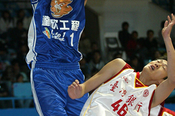 达欣田垒(左)台银岳瀛立(照片提供:ESPN STAR Sports ) 达欣田垒(左)台银岳瀛立(照片提供:ESPN STAR Sports )